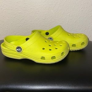 Girls crocs